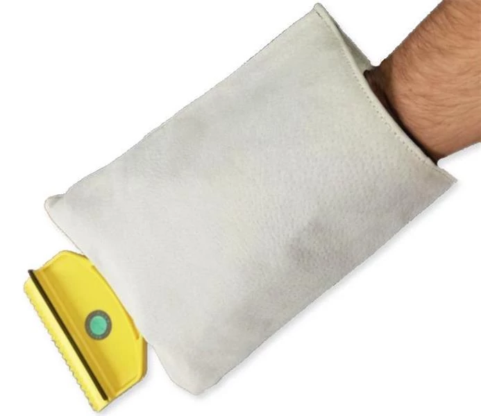 Jégkaparó | bélelt bőrkesztyűs | gumi lehúzóval