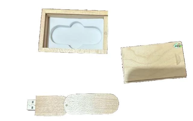 USB pendrive | fadobozban | gravírozható | fa | 1 GB