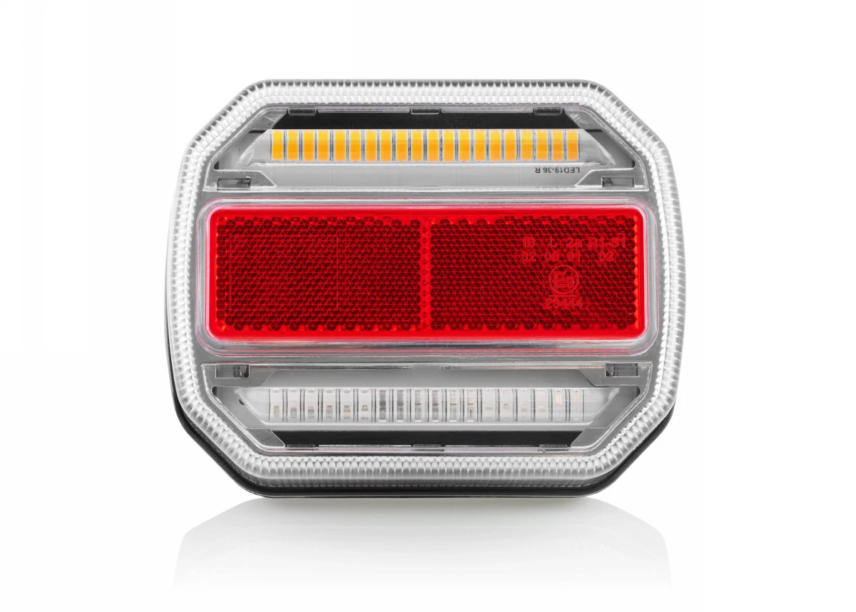 Elta VisionPro | LED utánfutó lámpa | négyfunkciós | dinamikus jobb oldali irányjelzővel